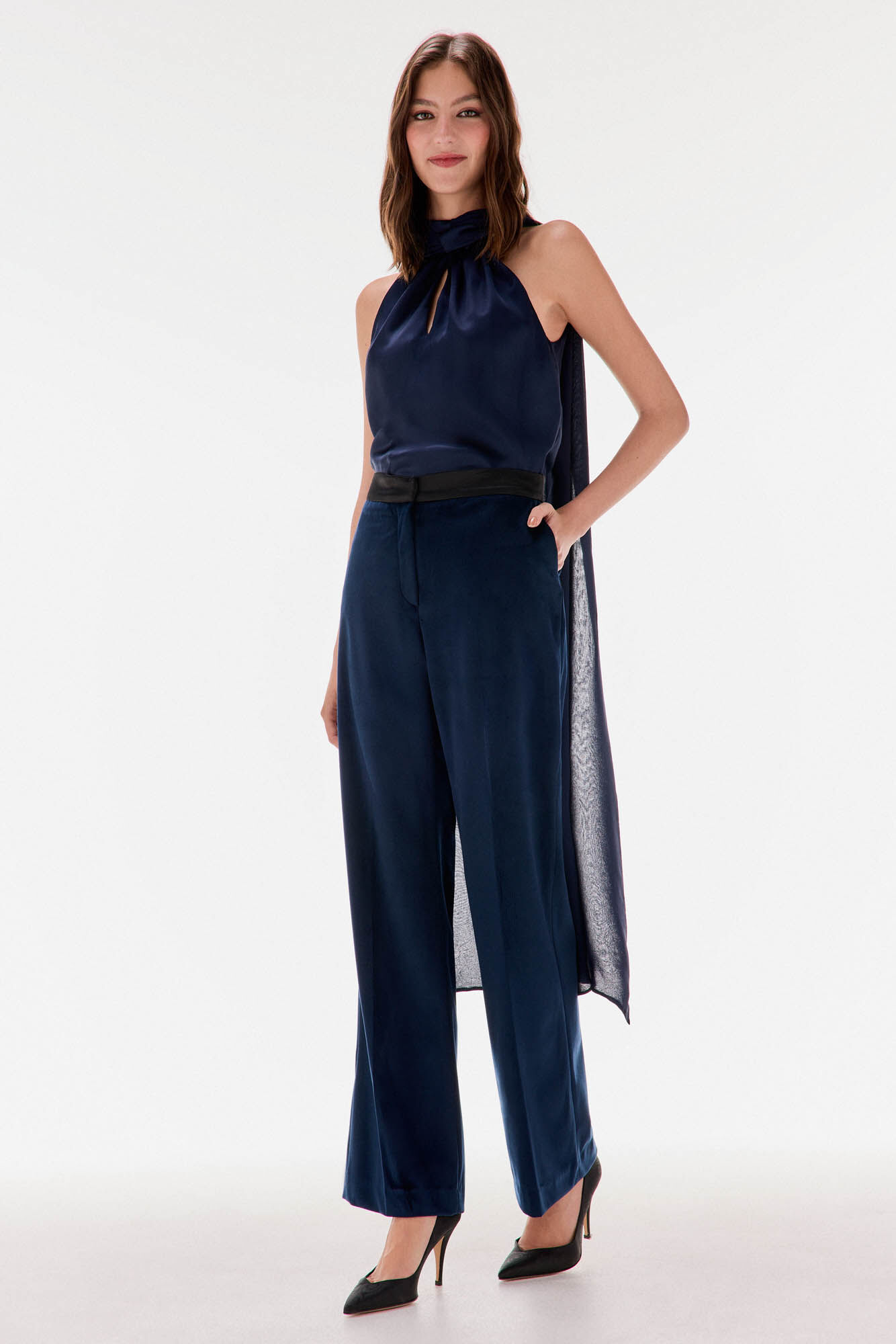 TFP by Tamara Falc&oacute; Plain tie, bow, lace top