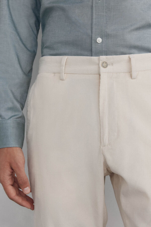 Pedro del Hierro Calça calças chino de veludo veludo leve e slim fit Ecru
