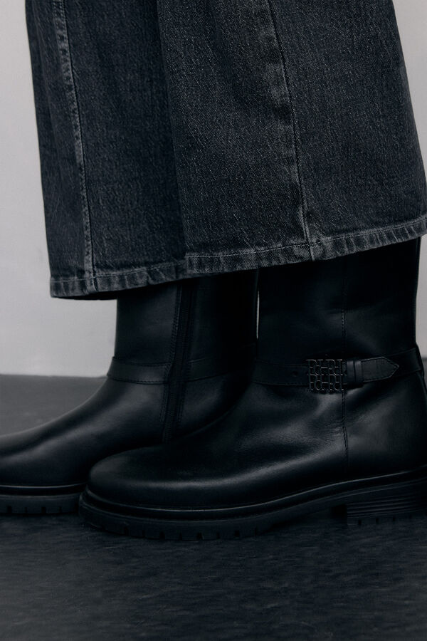 Pedro del Hierro Flat leather ankle boot with logo buckle Black