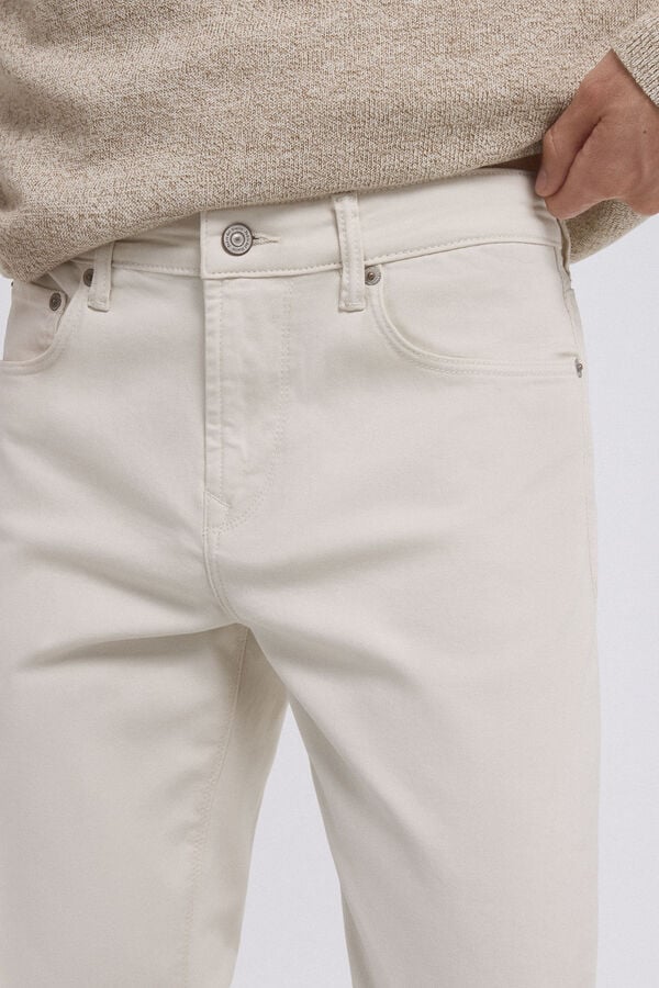 Pedro del Hierro Pantalón 5 bolsillos color premium flex slim fit Crudo