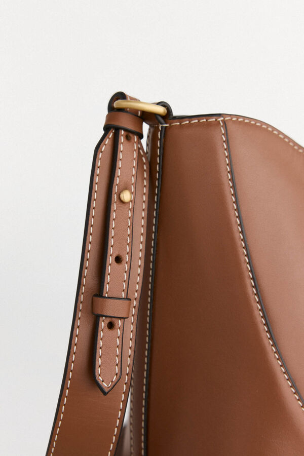 Pedro del Hierro leather bucket crossbody Beige