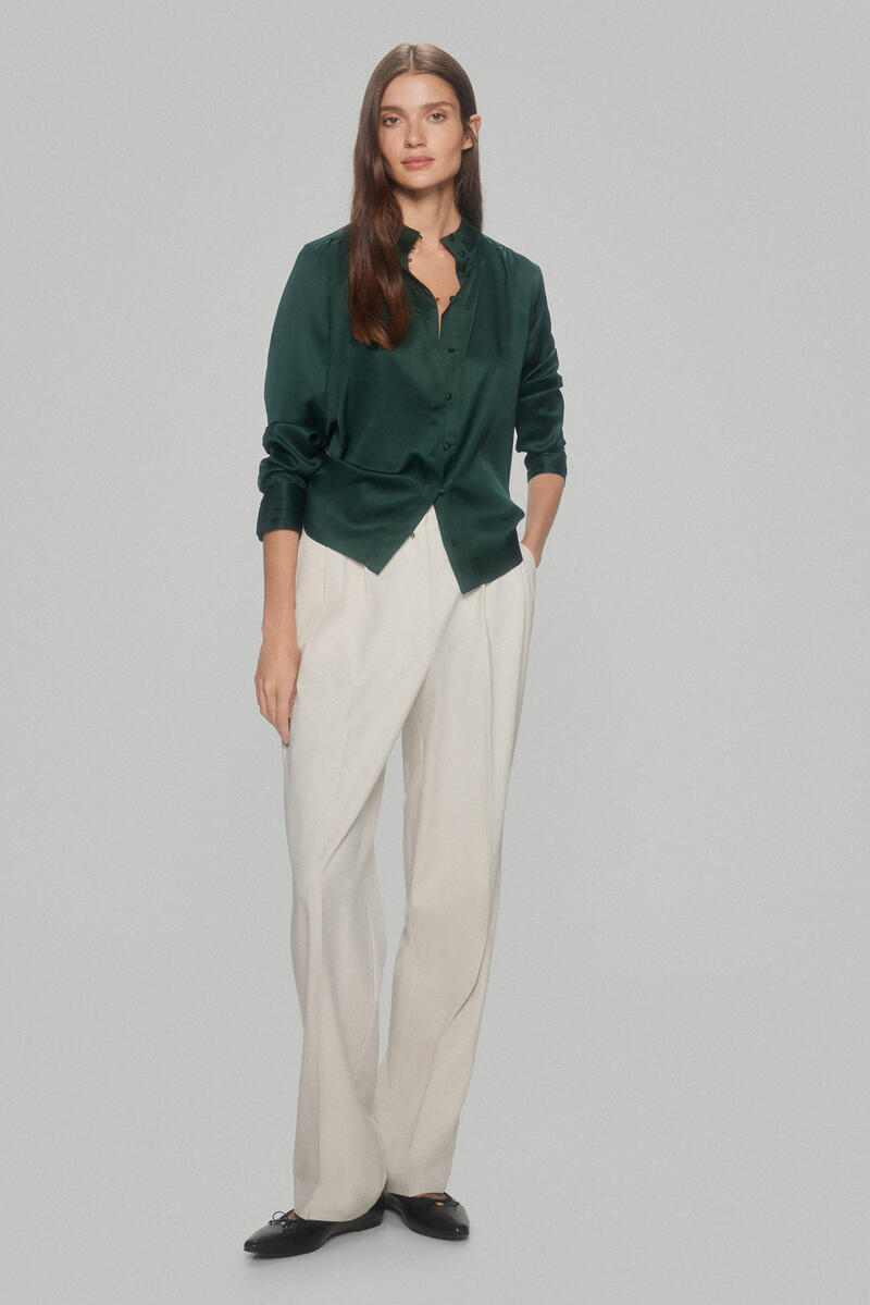 Pedro del Hierro Blouse with pleats at the neck and cuffs with covered buttons. Green