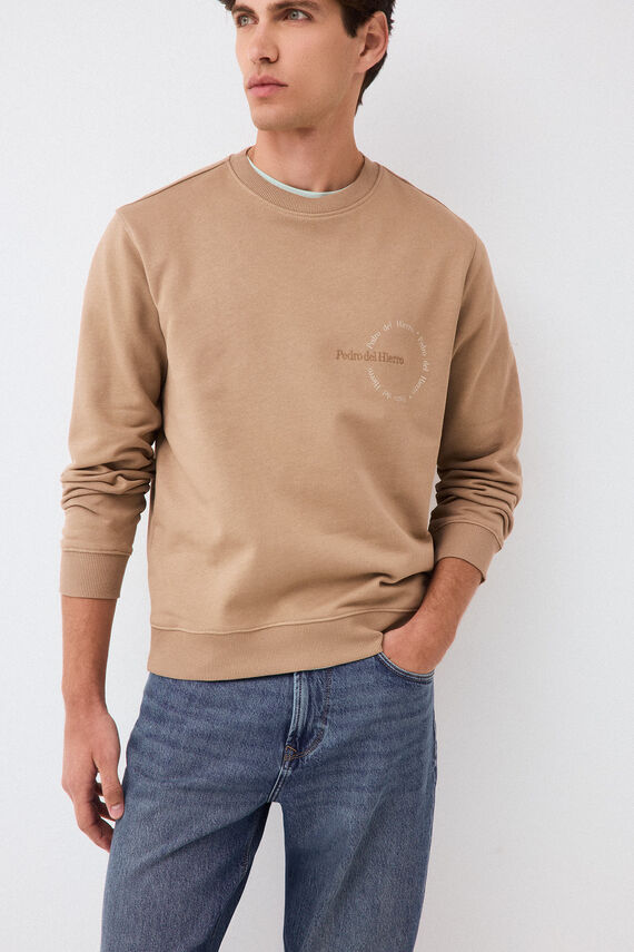 Sudadera logo cuello caja