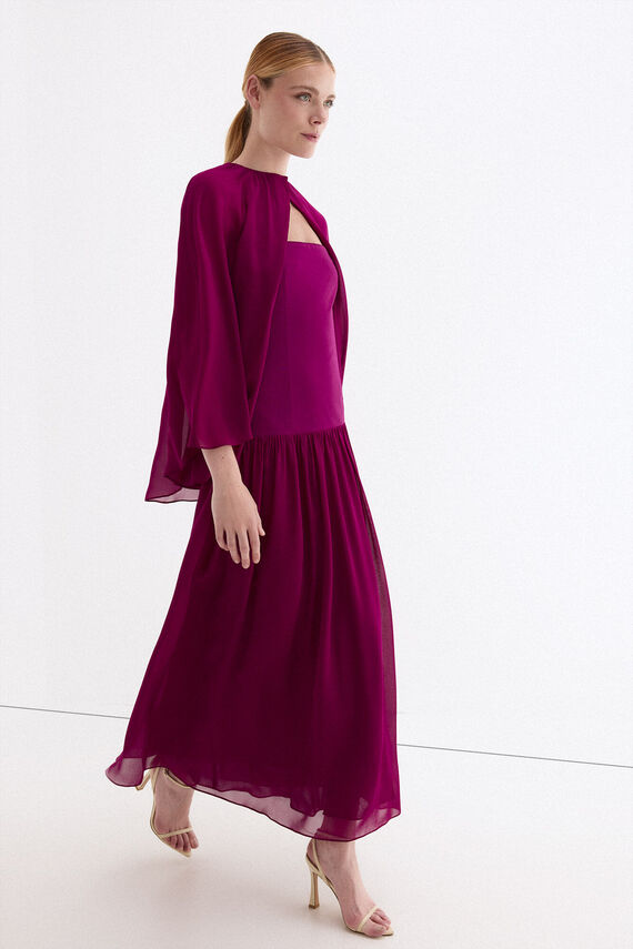 Vestido palabra de honor con detalle de capa