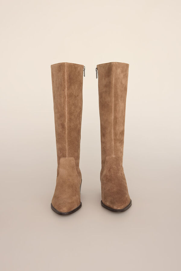 Pedro del Hierro High equestrian style boot with hem heel in split leather Beige