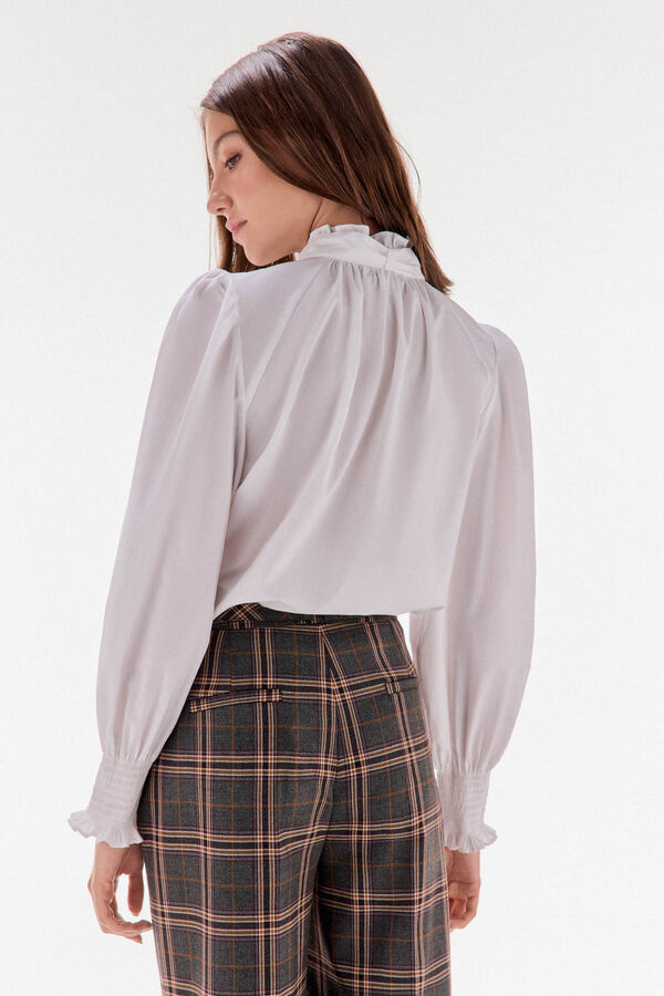 TFP by Tamara Falcó Plain blouse with bow or tie Ecru