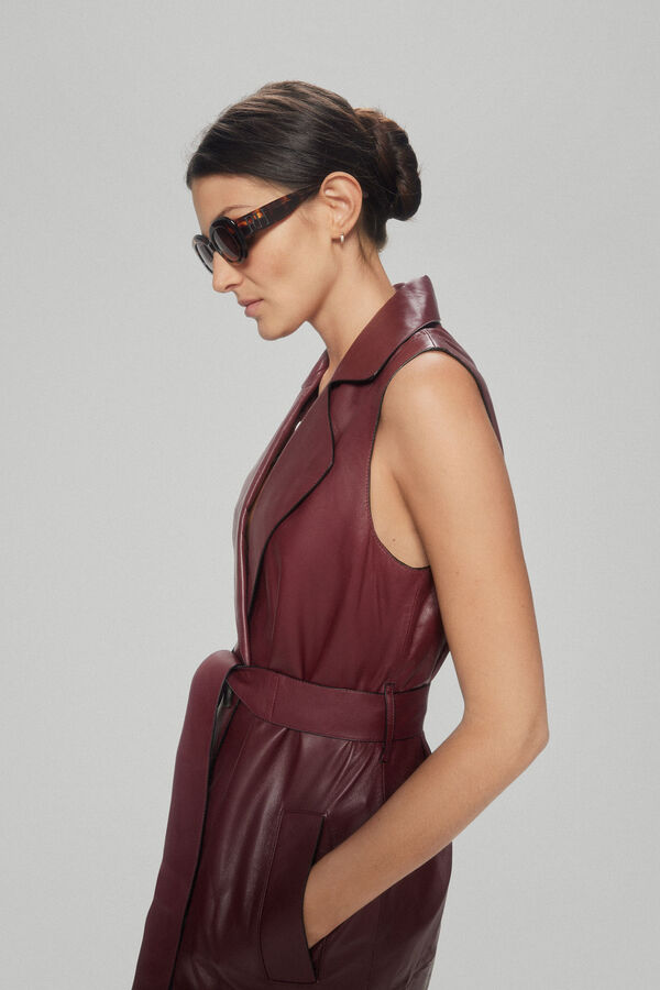 Pedro del Hierro Nappa trench waistcoat Burgundy