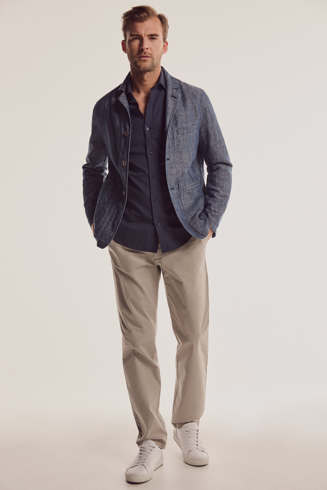 Hombre Pantalón fácil plancha fantasía regular fit Beige | Pantalones Pedro  del Hierro — Rena Colette