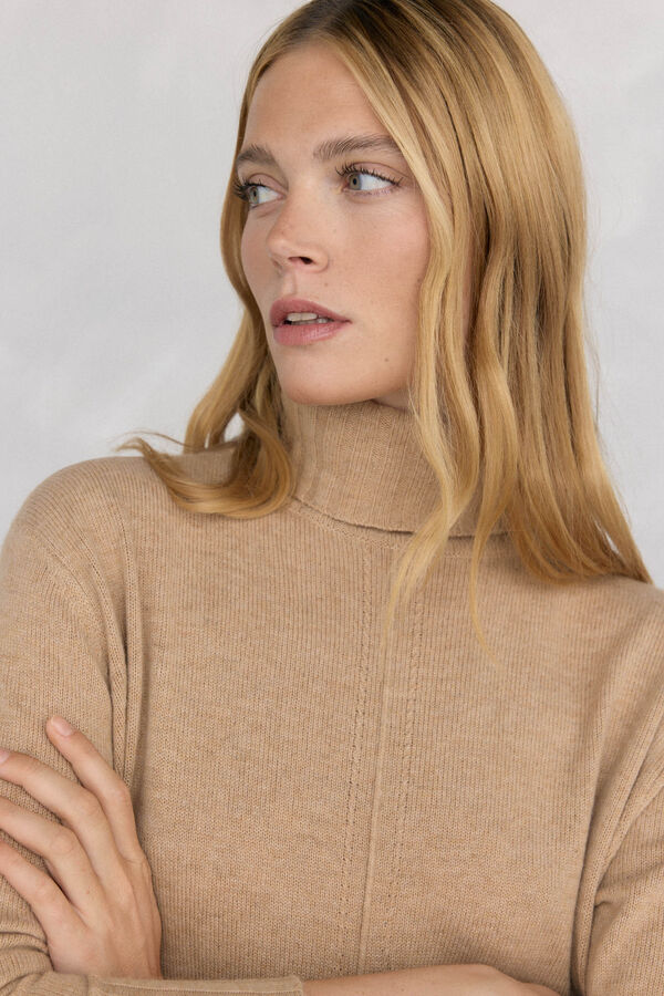Pedro del Hierro wool neck sweater with center seam Beige