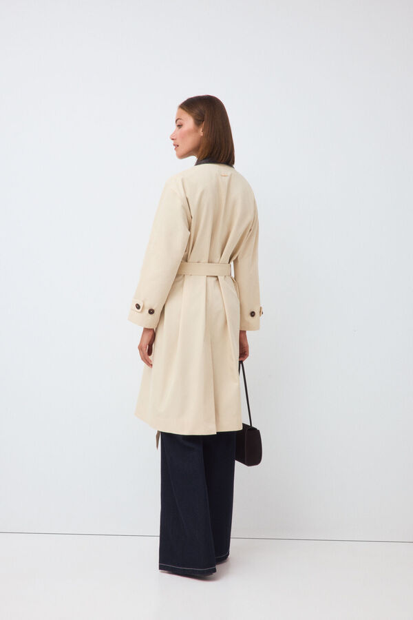 Pedro del Hierro Gabardina comprida com gola de contraste Beige