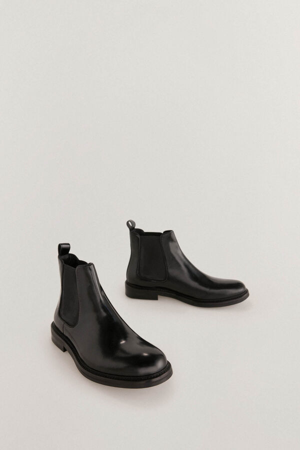 Pedro del Hierro leather boot with side elastic bands Black