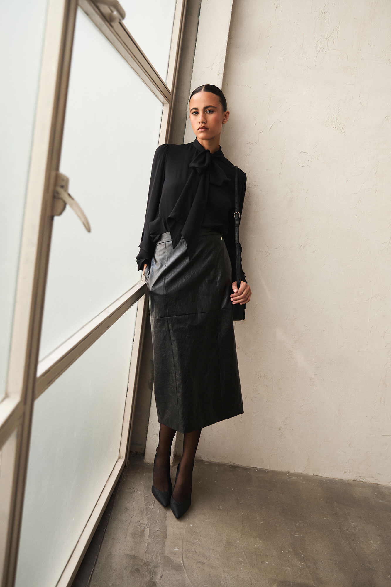 Pedro del Hierro Falda recta simil piel relieve