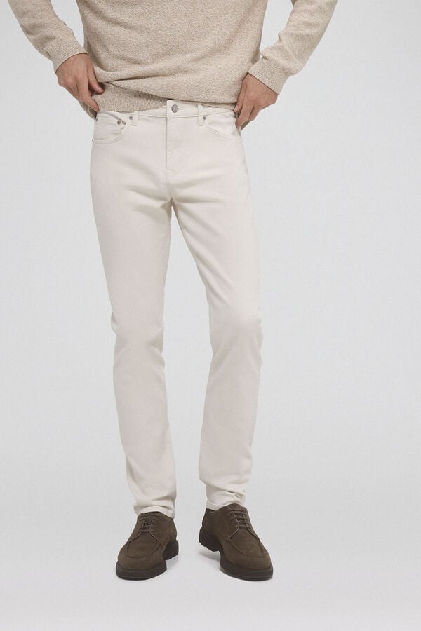 Pedro del Hierro Pantalón 5 bolsillos color premium flex slim fit Crudo