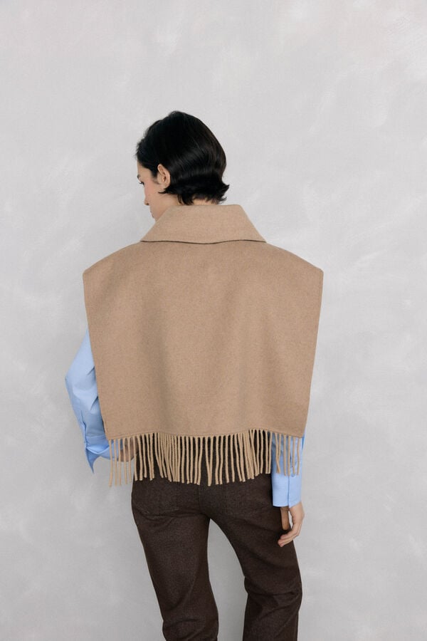 Pedro del Hierro Midi cape with fringes Beige