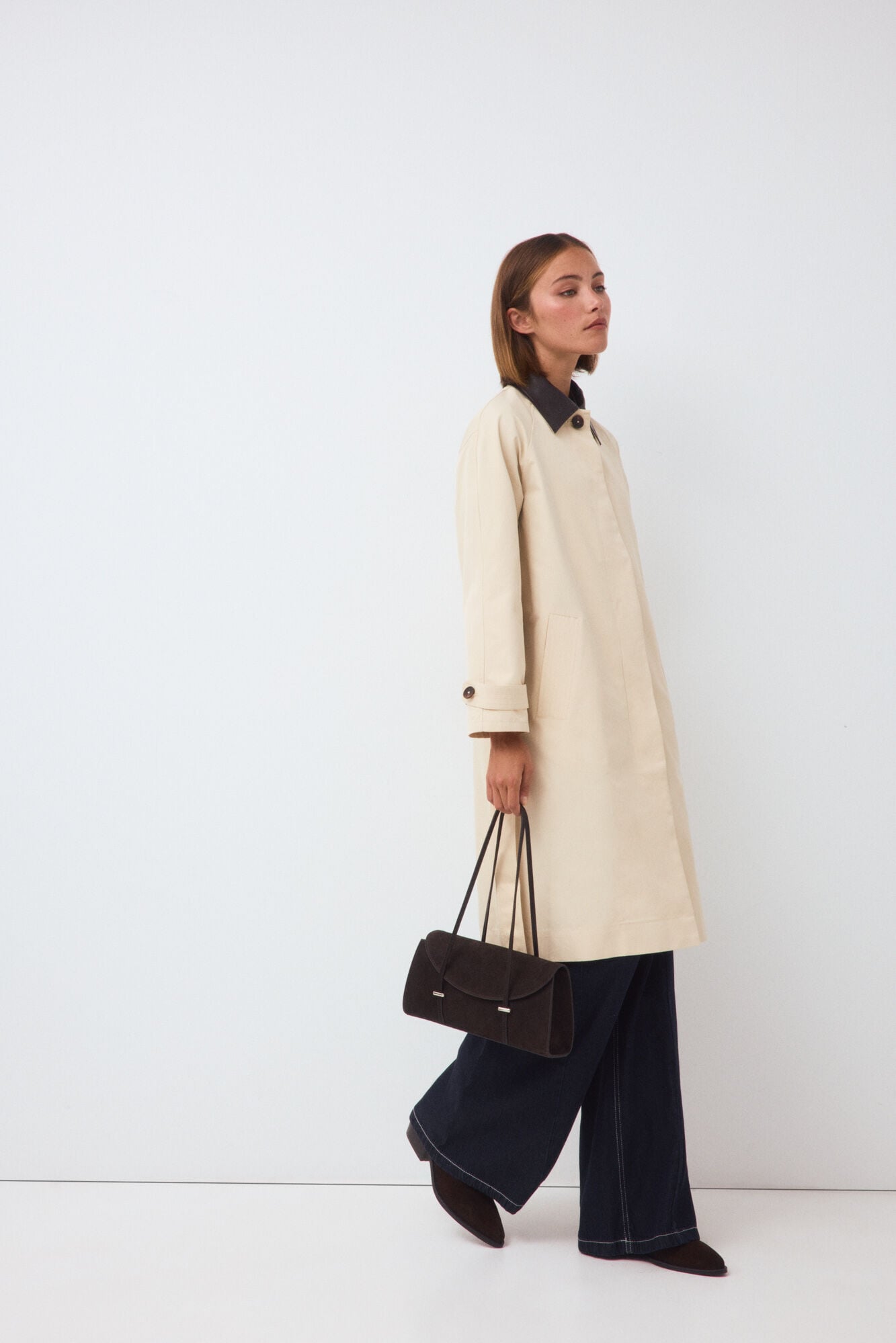Pedro del Hierro Gabardina comprida com gola de contraste