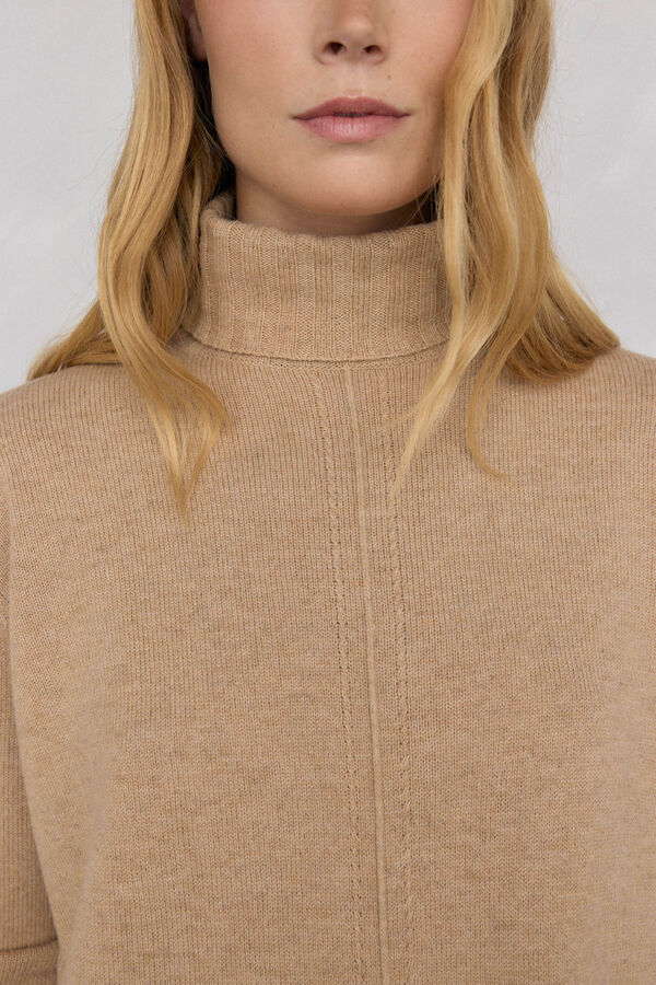 Pedro del Hierro wool neck sweater with center seam Beige
