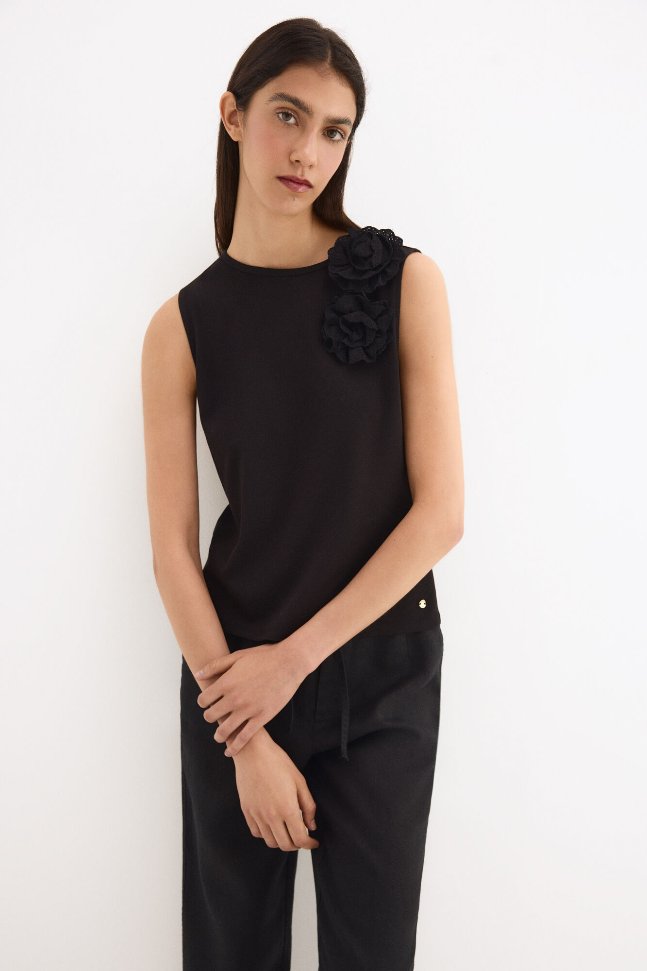 Pedro del Hierro Sleeveless T-shirt with shoulder appliqu&eacute;