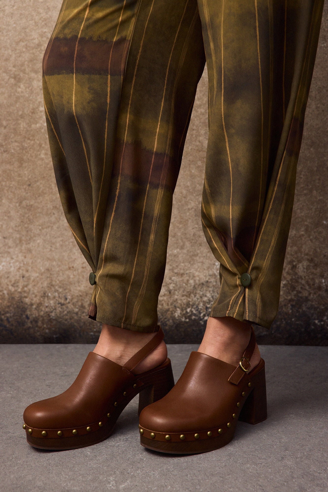 Slowlove Leather clogs with studs