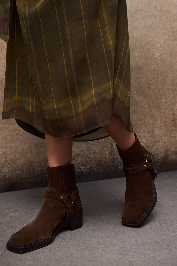 Slowlove Split leather stirrup ankle boot Dark brown