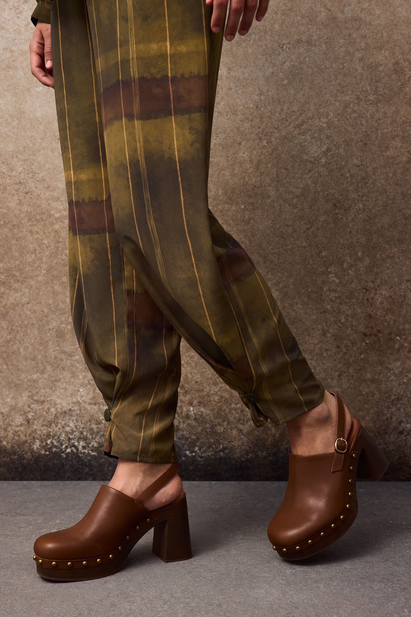 Slowlove Leather clogs with studs