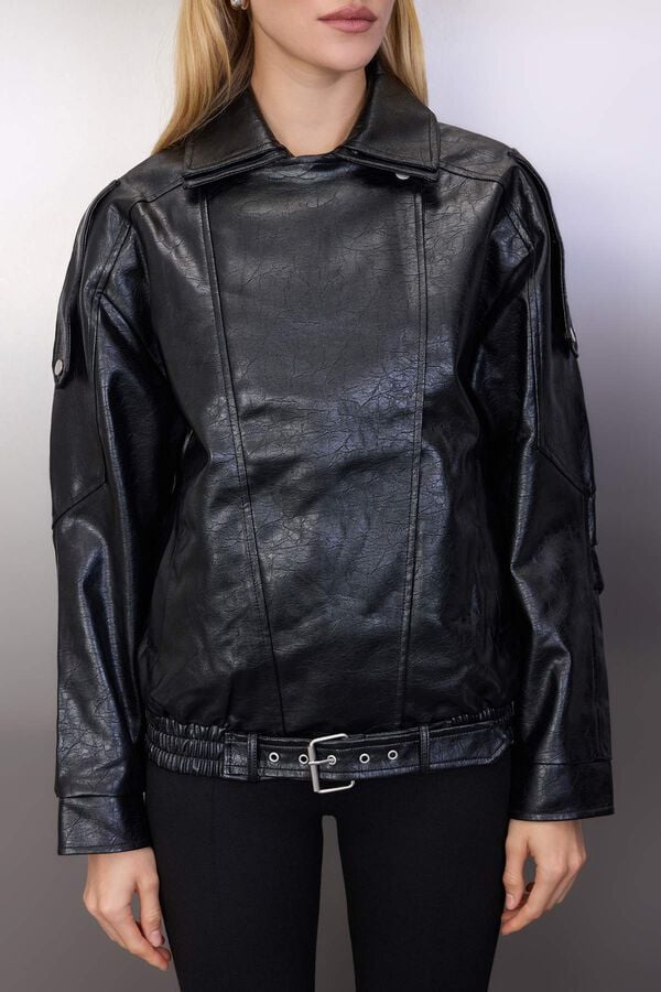 Trendyol Blus&atilde;o biker oversize efeito pele preto