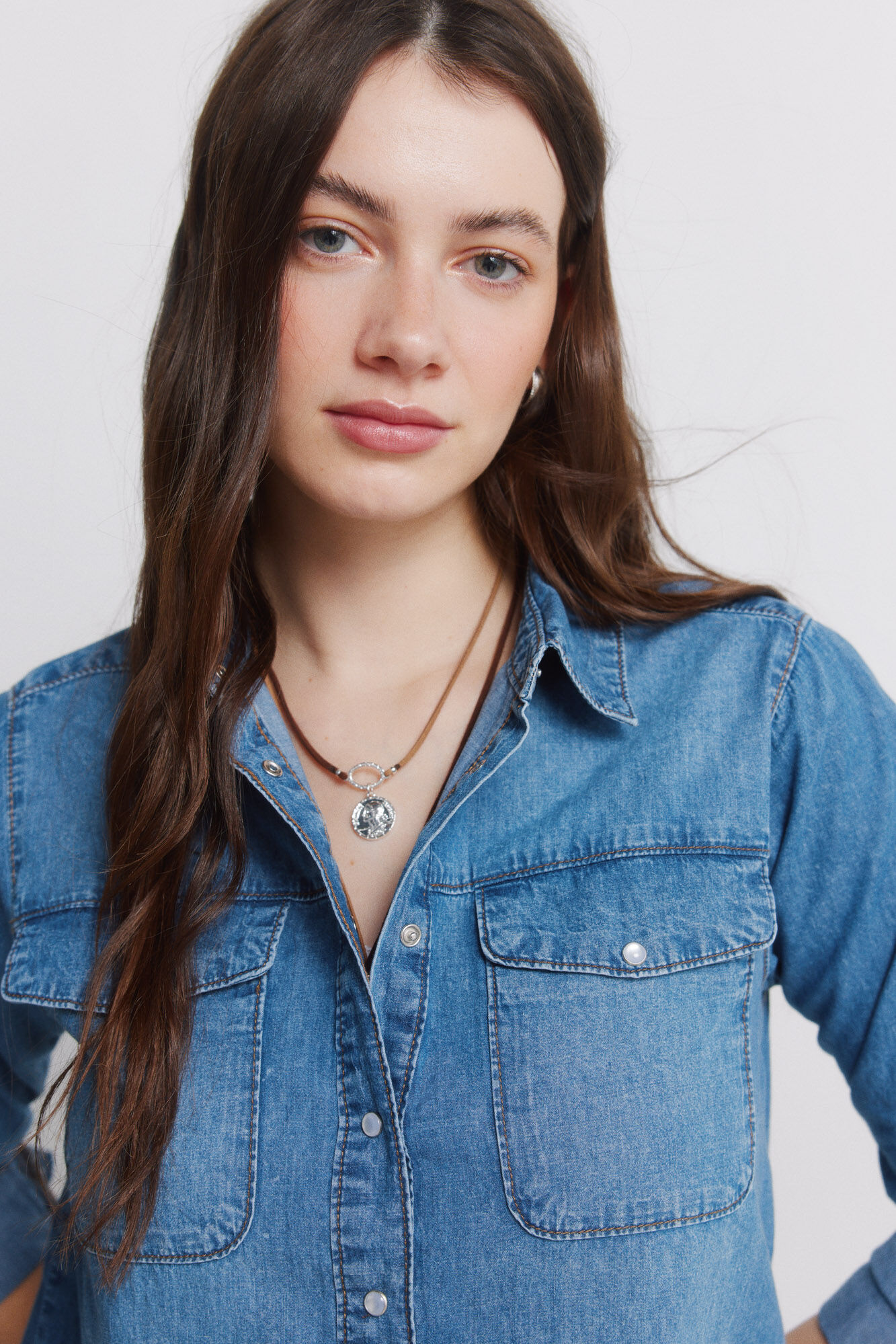 Springfield Camisa jeans com bolsos de algod&atilde;o