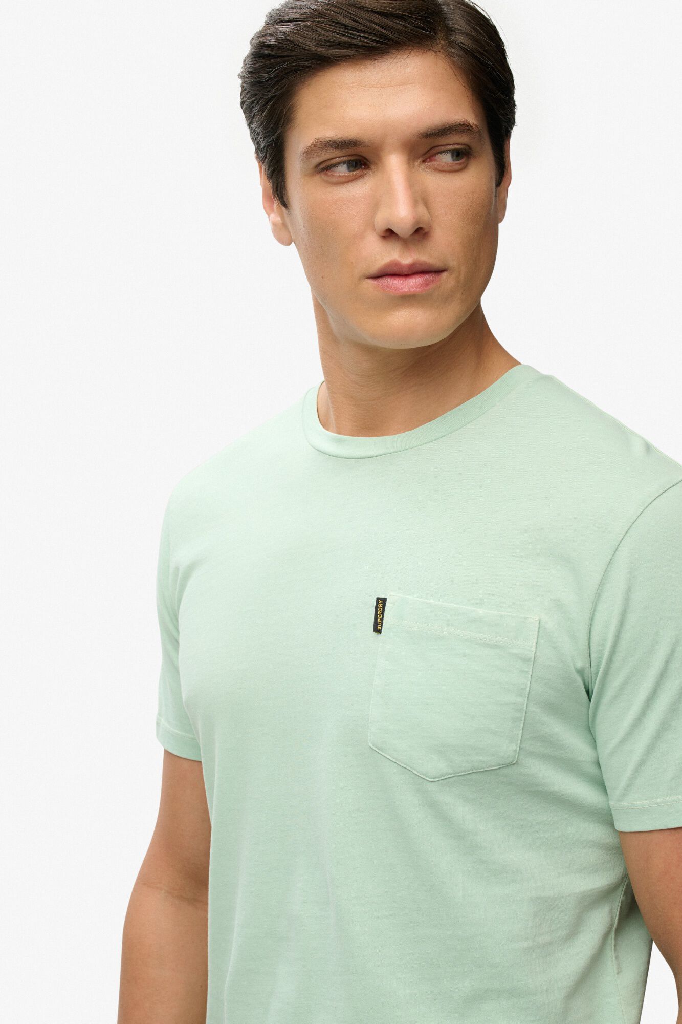 Superdry T-shirt manga curta b&aacute;sica com bolso