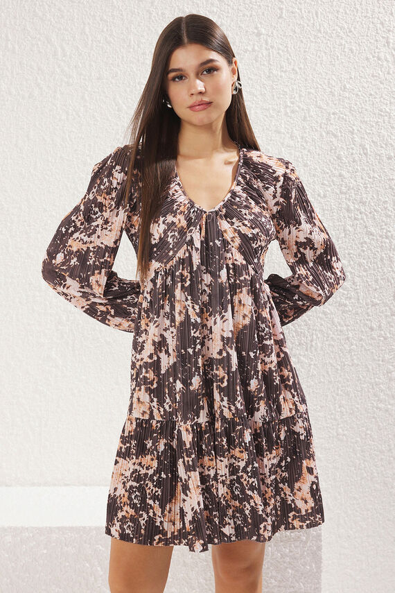 Vestido mini con volantes