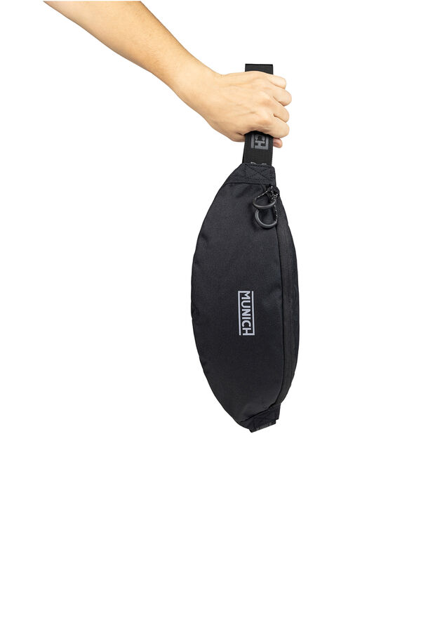 Munich Ri&ntilde;onera mediana con cierre en cremallera. negro