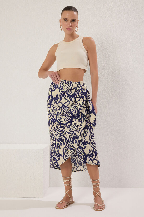 Trendyol Saia midi com la&ccedil;o branco