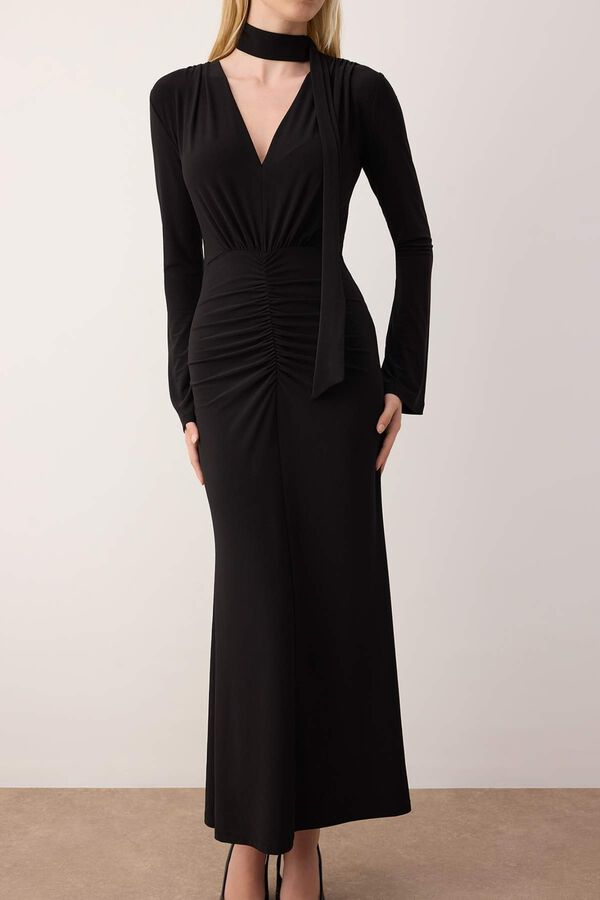 Trendyol Vestido midi com detalhe na gola preto