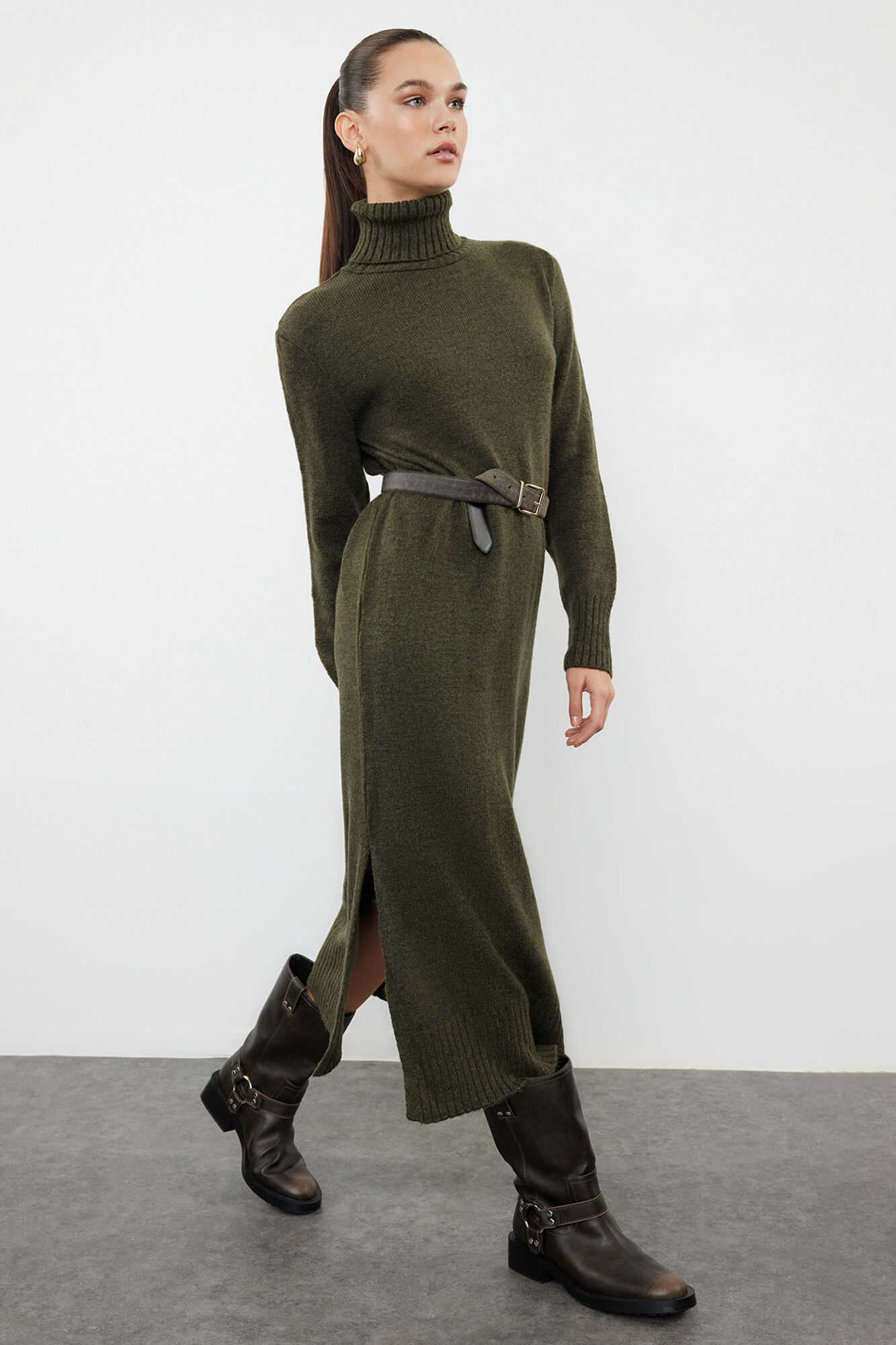 Trendyol Vestido midi cuello alto abertura