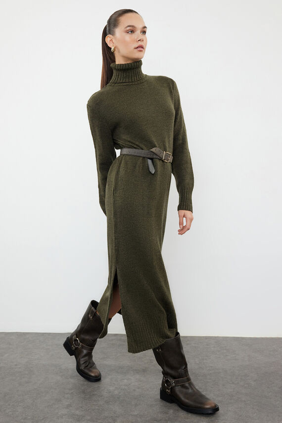 Vestido midi cuello alto abertura
