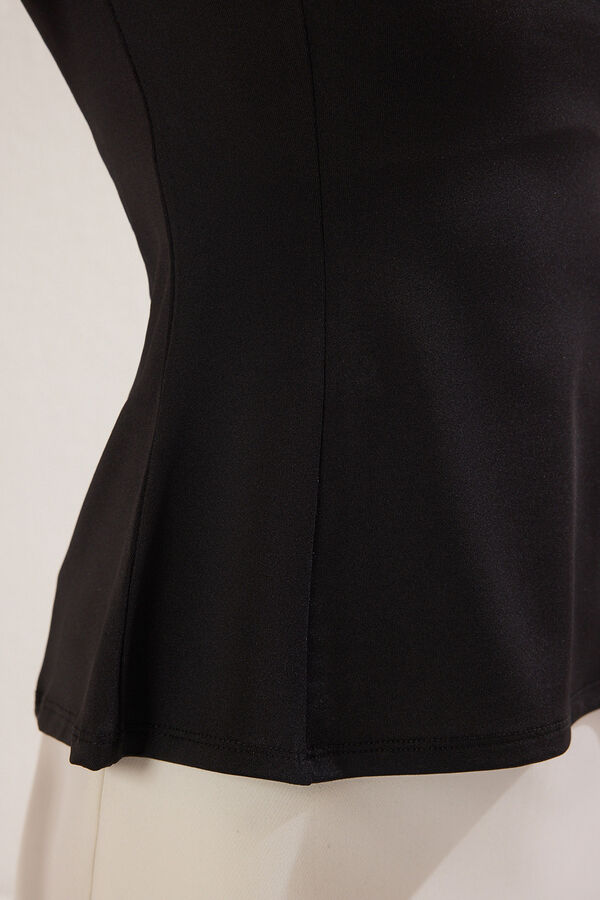 Trendyol Top sem mangas com folho preto