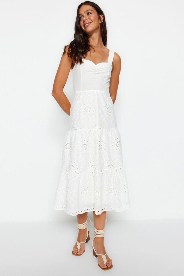Trendyol Vestido midi bordados branco