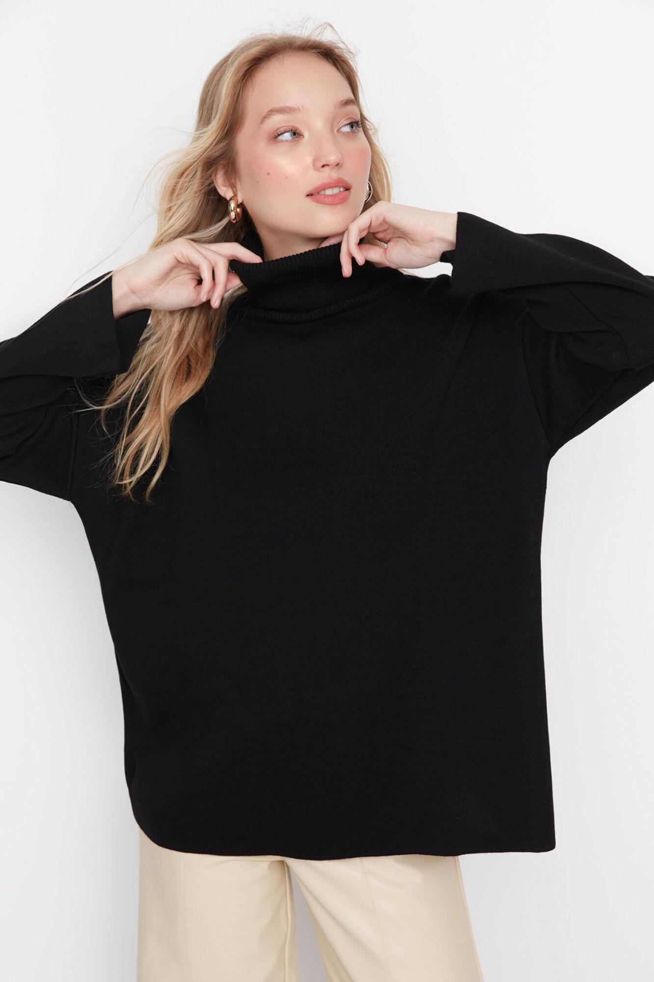Trendyol Camisola b&aacute;sica de gola alta