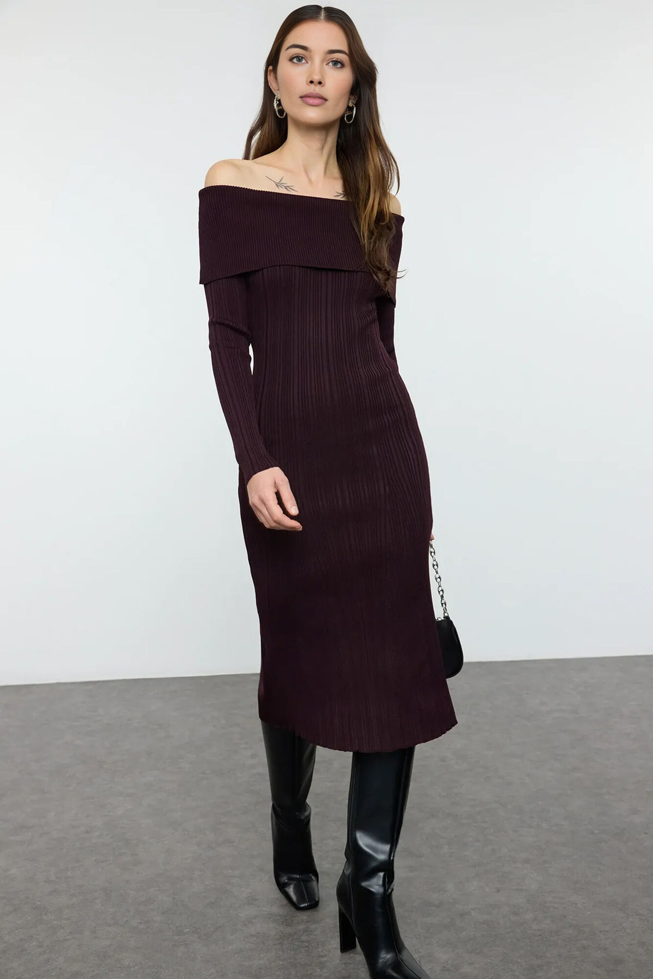 Trendyol Vestido midi b&aacute;sico 