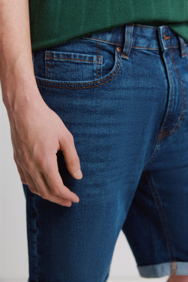 Springfield Bermuda jeans b&aacute;sica lavagem escura slim fit azul