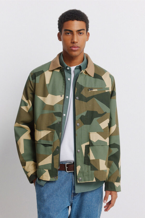 Springfield Parka camuflada gola de contraste Caqui escuro