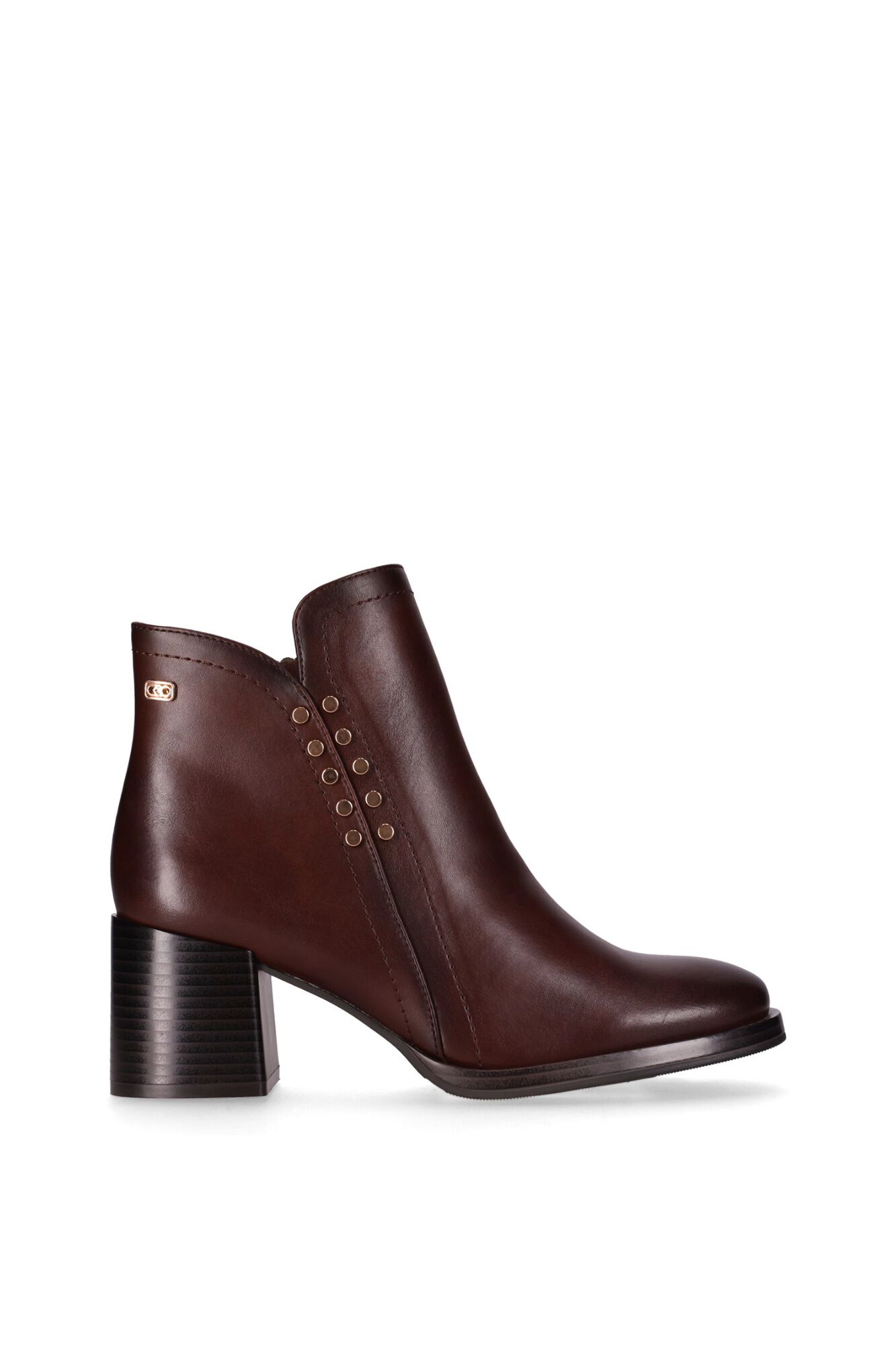 Chika 10 Botins com tachas laterais