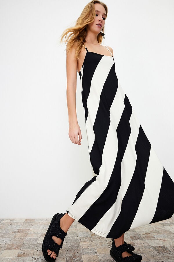 Trendyol Vestido maxi de al&ccedil;as preto