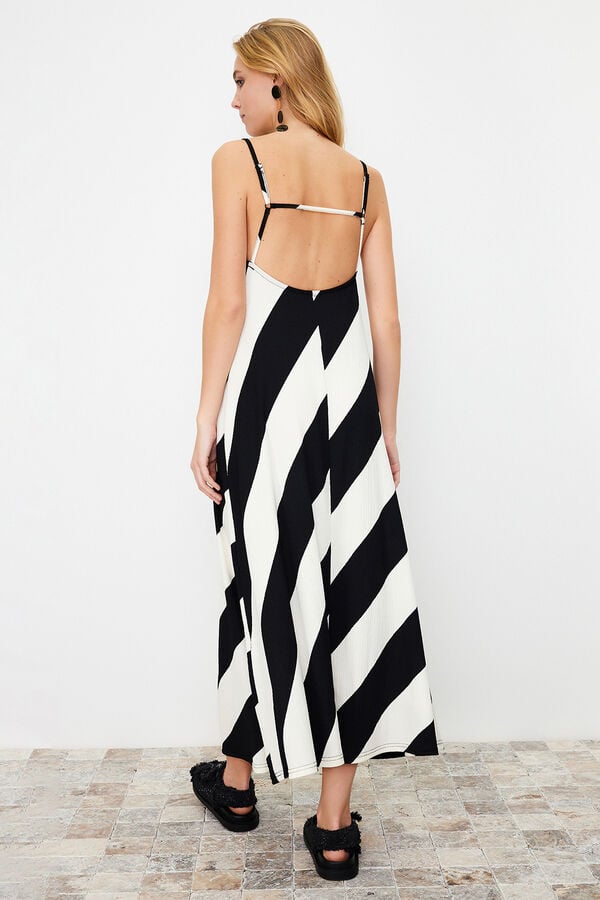 Trendyol Vestido maxi de al&ccedil;as preto