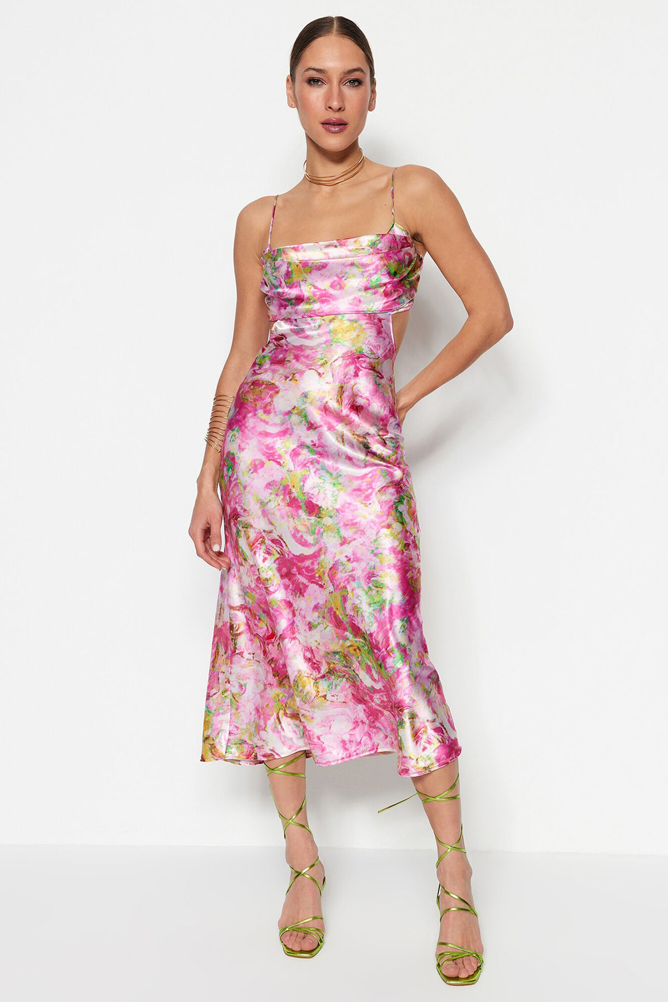 Trendyol Vestido acetinado estampado