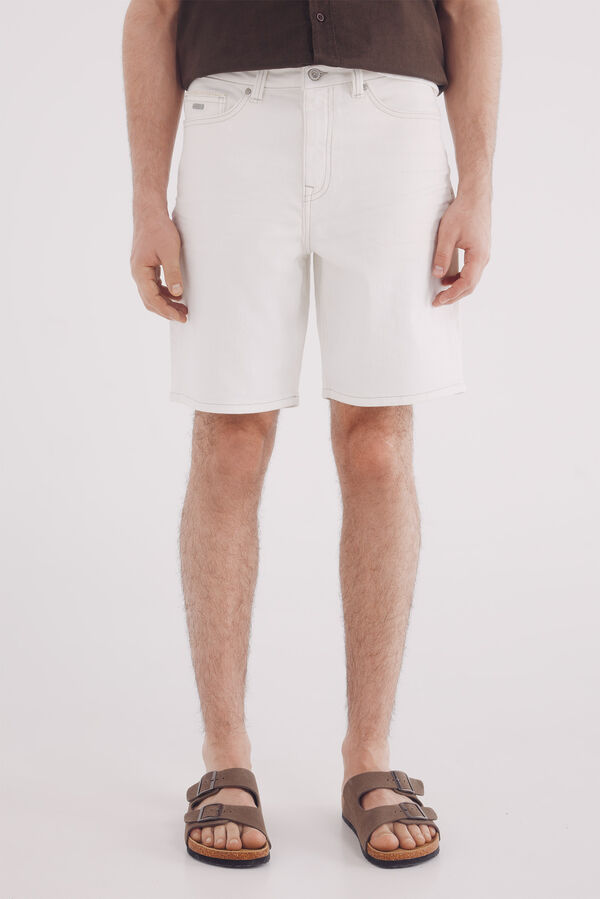 Springfield Bermuda jeans branca lavada regular fit estampado