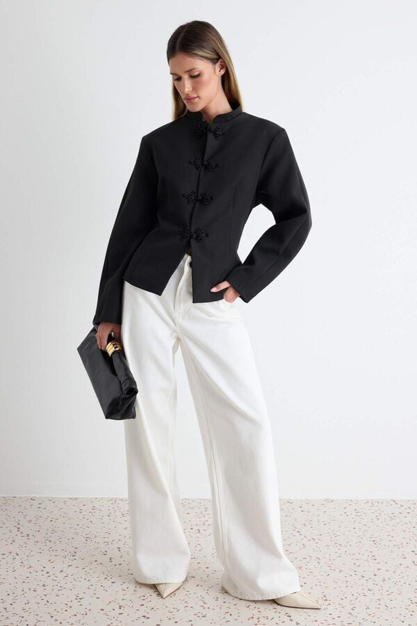 Trendyol Blazer curto com colchetes preto