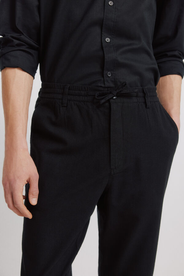Springfield Cal&ccedil;as chino em linho comfort fit preto