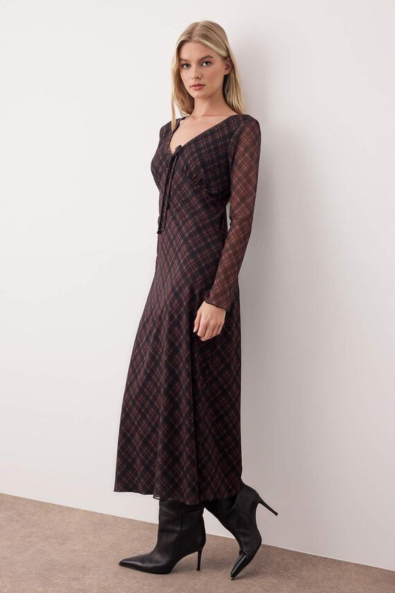 Vestido midi cuello pico