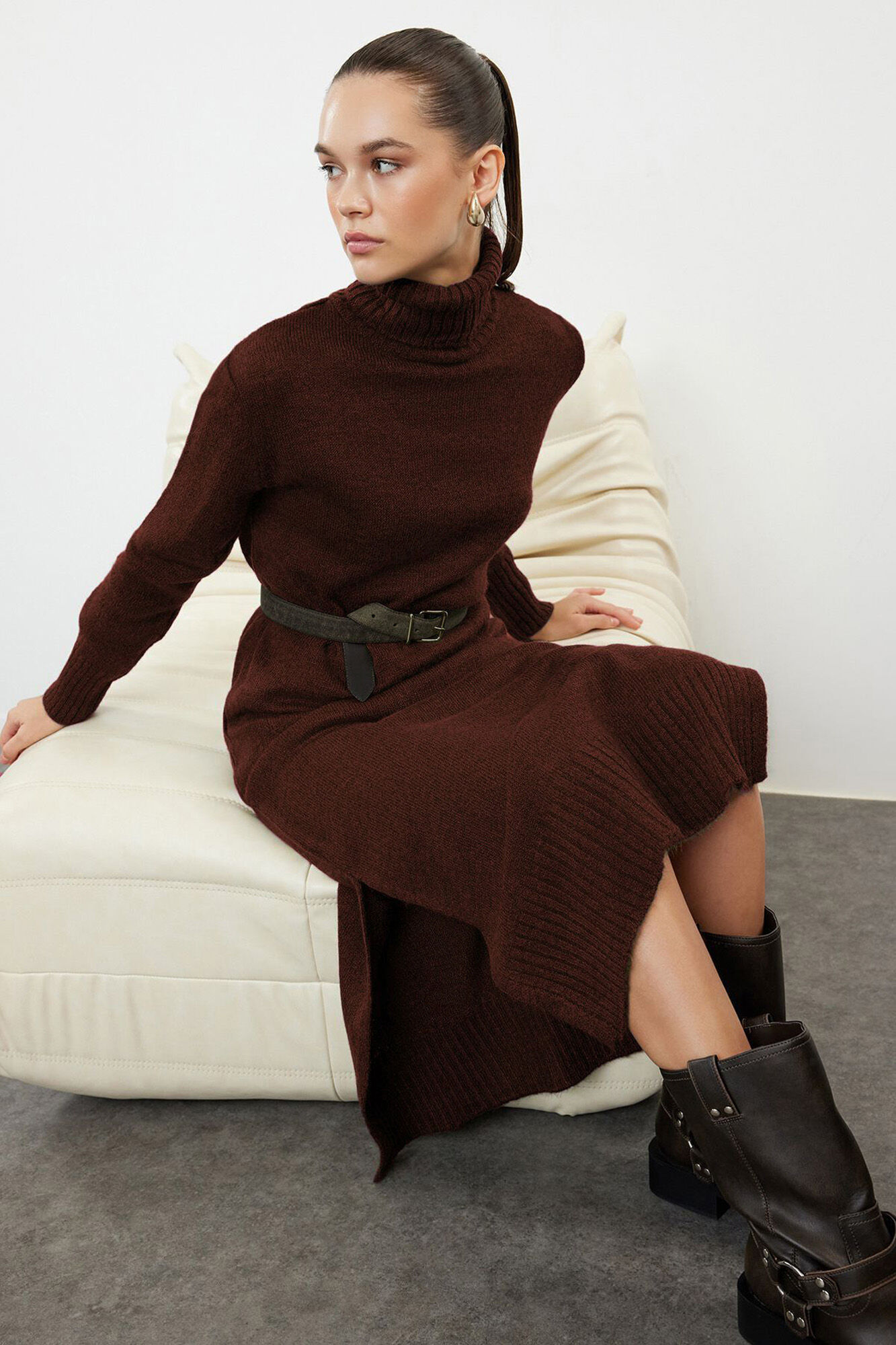 Trendyol Vestido midi cuello alto abertura