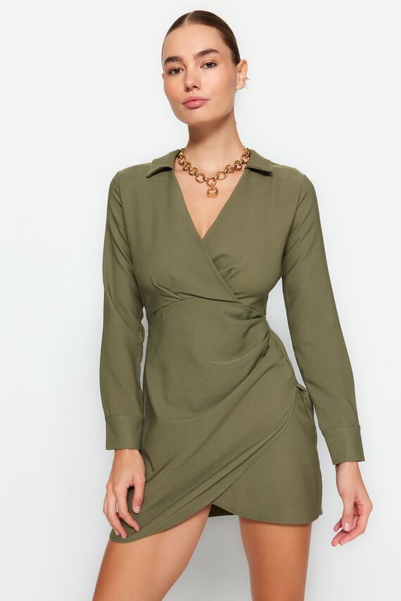 Vestido corto de cuello cruzado