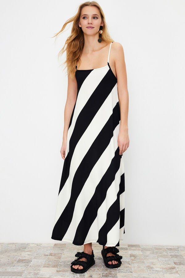 Trendyol Vestido maxi de al&ccedil;as preto